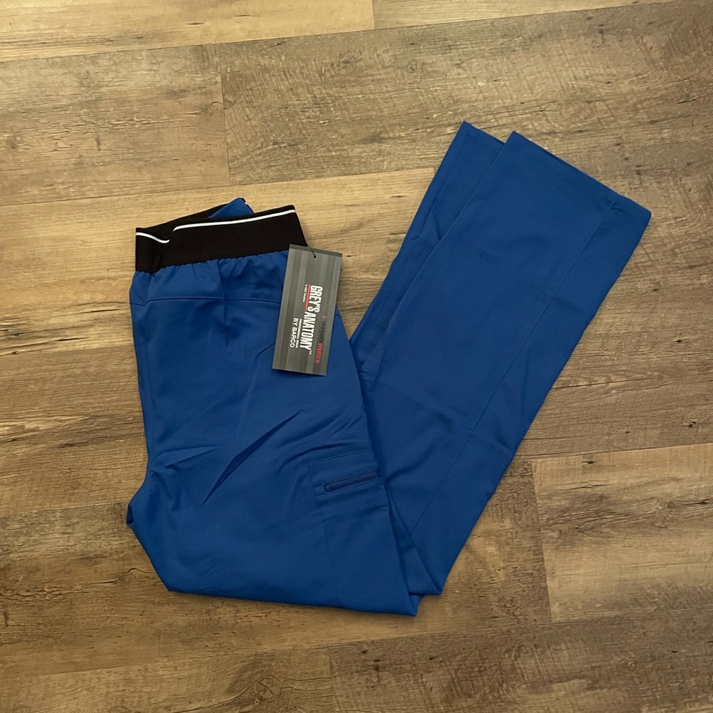 NWT size small women’s scrub pants